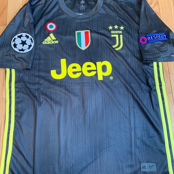 Cristiano Ronaldo Juventus 3rd jersey - Picture 4 of 7
